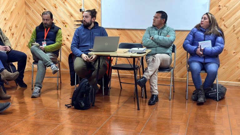 Municipio, Vialidad y dirigentes analizan criterios para futuros programas de asfaltado en la comuna